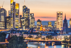 Frankfurt Skyline bei Nacht