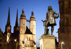 Haendel-Statue auf dem Marktplatz in Halle