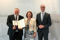 Bundesverdienstkreuz für Prof. Roland Hardt: DGG würdigt herausragendes Engagement