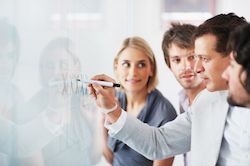 Menschen an Whiteboard