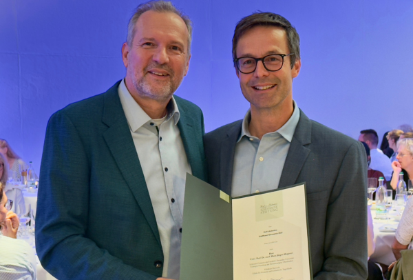 Professor Hans Jürgen Heppner (li.) mit DGG-Präsident Professor Michael Denkinger